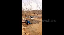 Grassroots singer whirling long hair and fainted to ground