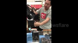 Live-steaming online salesman runs for cover when Taiwan quake hits