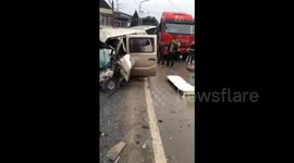10 killed in minibus-truck collision  in  China