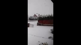 @barrabest @WeatherCee  it's big fat flakes again. Very heavy snow now #derry https://t.co/E6mT8NRK4I