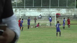 Shot on goal after goalkeeper failed to catch the ball