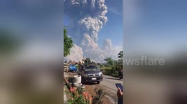 Indonesia's Mt Sinabung volcano erupts sending huge ash cloud into air