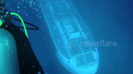 Submarine passes right beneath Hawaii scuba divers