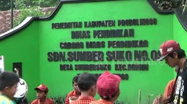 the condition of weathering and exposure to the heavy rain of a third grade school roof in sumbersuko, probolinggo district collapsed, Thursday morning of 22 February 2018, there were no casualties in this incident, and students were forced to study elsew