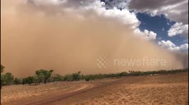 Huge wall of dust towers above Queensland