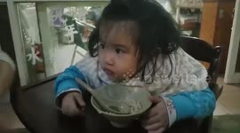 baby wanna sleep during the eating time