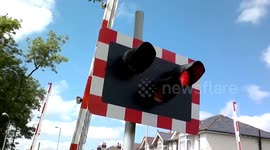 Totton Level Crossing 05/06/2015 MISUSE