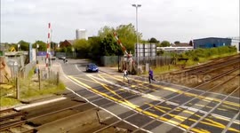 Southampton Level Crossing Misuse video