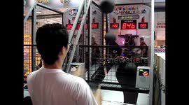 Spanish tourists films man pulling crazy basketball stunts in Taiwan