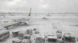Snow disrupts flights at Dublin Airport