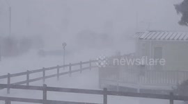 Current view #uksnow #blizzard #norfolk #GreatYarmouth https://t.co/7gUxhHOAOn