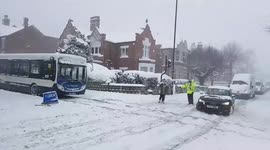 Heavy snowfall causes travel chaos in Lincoln