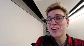 I GOT LOCKED ALONE IN AN AIRPORT GATE FOR 30 MINUTES