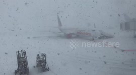 Glasgow airport closed for 2nd day