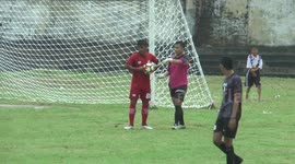Running less quickly, footballers blunt the ball less wind pressure