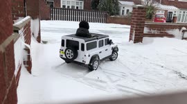 SNOW! - Beast From The East? What Beast? Only Beast Here Is This Land Rover!