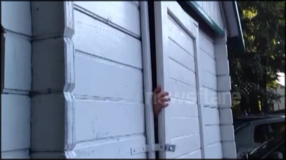 Defiant - Two saleswoman was locked in a municipal park stalls in an irresponsible numbers England
