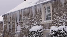 Video shows home in England adorned with beautiful icicles