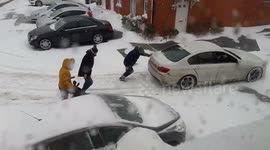 Beast from the East: Neighbours help push car stuck in Bristol snow