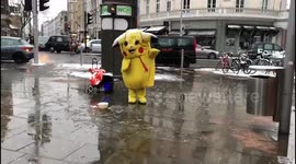 Wild Pikachu caught in the snow
