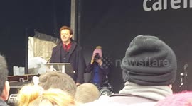 Michael Sheen speaks at 2018 Woman's March