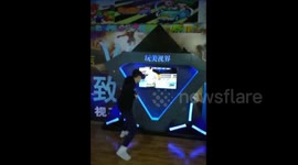 Man accidentally smashes screen in virtual reality fail