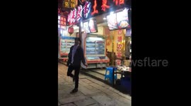 Chinese waiter's over-enthusiastic dance to reel in customers
