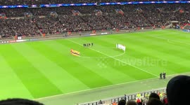 Spurs and Juve fans break into spontaneous applause during Davide Astori tribute