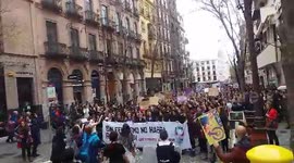 La concentración en Sevilla (España) se convierte en manifestación ante la cantidad de mujeres que han tomado las calles por la mañana en el día de la mujer, por la huelga feminista.