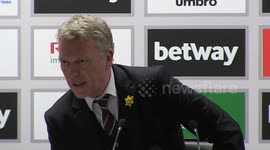 Moyes condemns West Ham fans for running onto pitch