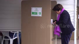 Colombian People votes in congressional elections