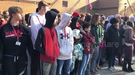 Kentucky students walk out in silence to honour Parkland shooting victims