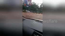 Heavy flooding disrupts traffic in Nairobi