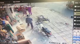 Moped thieves attempt to rip necklace from woman