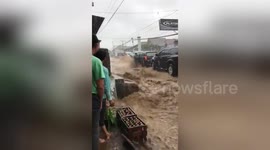Newsflare Edit - Dramatic floods in Indonesia