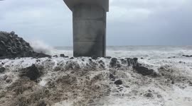 Biker submerged by massive waves on La Reunion highway