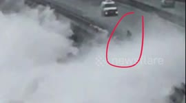 Biker submerged by massive waves on La Reunion highway