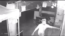 Bungling thief wears see-through plastic bag to mask his face