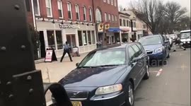 Police standoff with gunman in Panera Bread captured on video