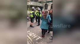 Bomb disposal experts deal with false alarm at London's Gherkin building