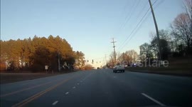 Red light runner almost hits hanging left turner