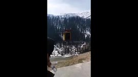 Dangerous Kashmir chair lift in Kashmir Pakistani