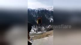 Newsflare Edit - Dangerous Kashmir chair lift in Kashmir Pakistani