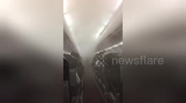 Newsflare Edit - Airplane cabin fills with smoke