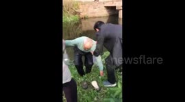 88-year-old retired soldier jumps into river to rescue toddler