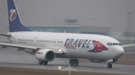 BIRD Strike&Engine Flame / Bird vs. Boeing 737 / Prague Airport Plane Spotting