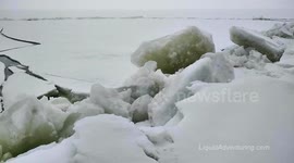 Ice in motion on Green Bay