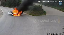 襄阳  车辆自燃 无奈旁观