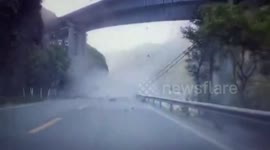 Huge boulders land on cars on southern China highway