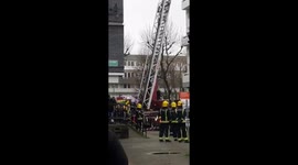 Fire in #battersea. Hoping everyone is safe ???????? https://t.co/rFdYbciTrI